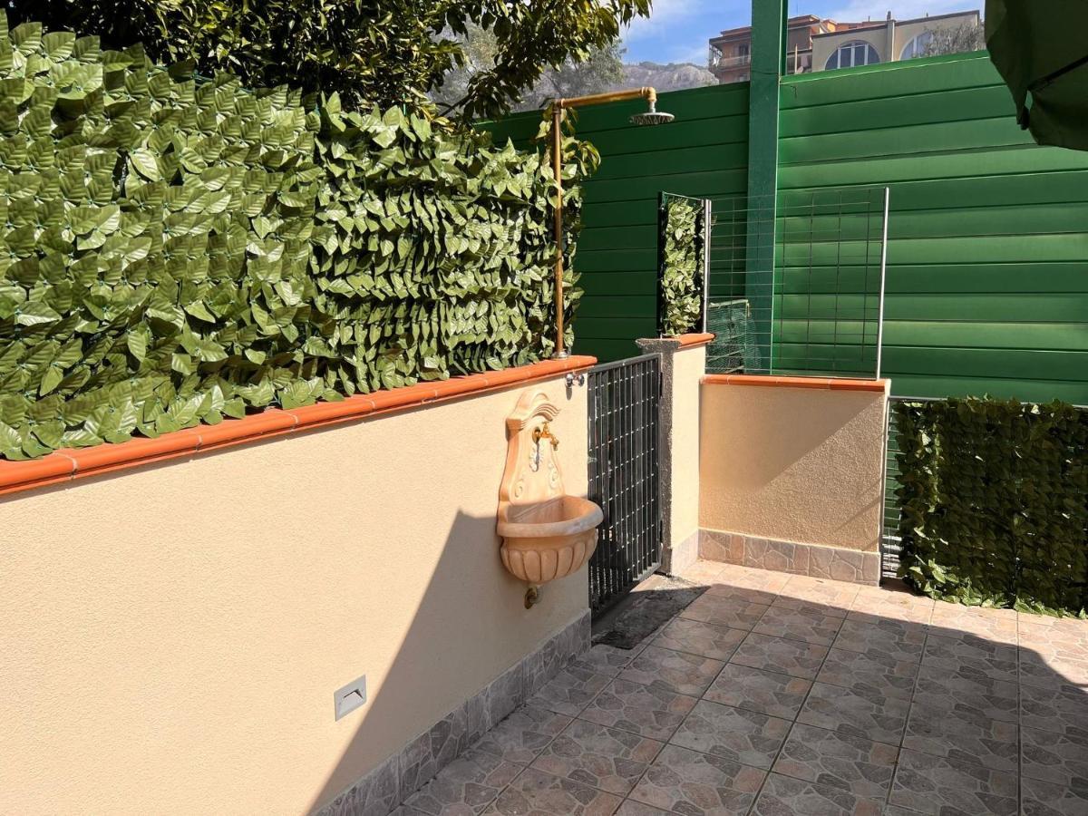 L'Angolo Degli Etruschi Salerno Exterior photo